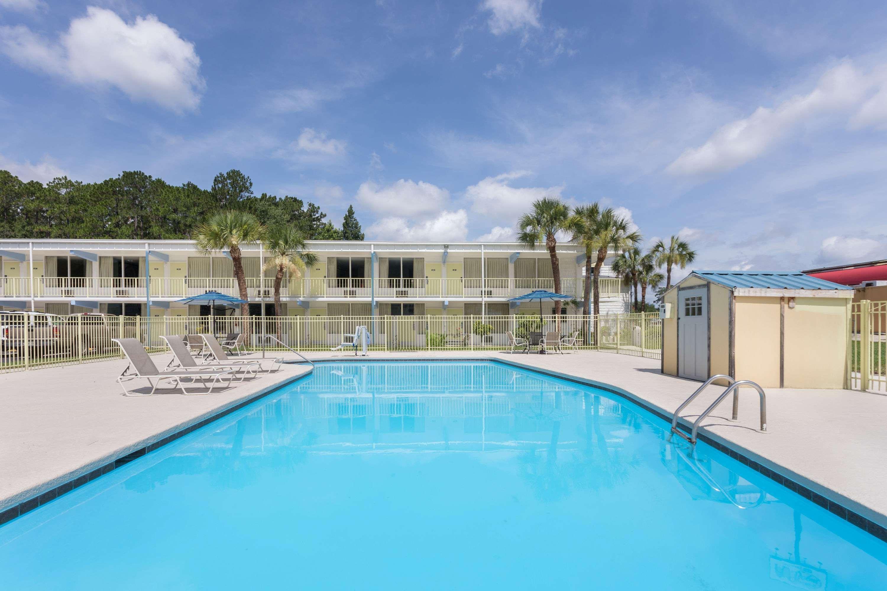 Super 8 By Wyndham Kingsland I-95 Naval Base Area Otel Dış mekan fotoğraf